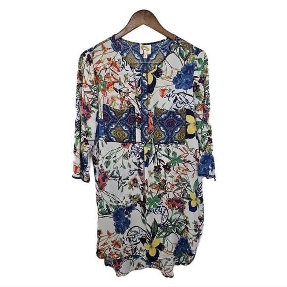 Tops - Boho floral quarter button round neck 3/4 sleeve hi lo tunic top size med